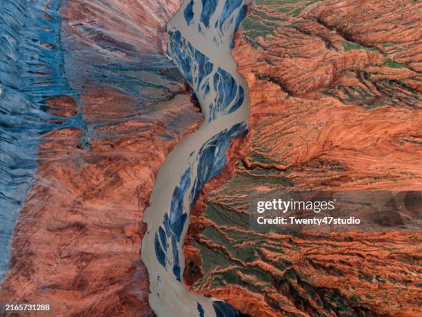 anjihai grand canyon in xinjiang, china - montañas de tien shan fotografías e imágenes de stock