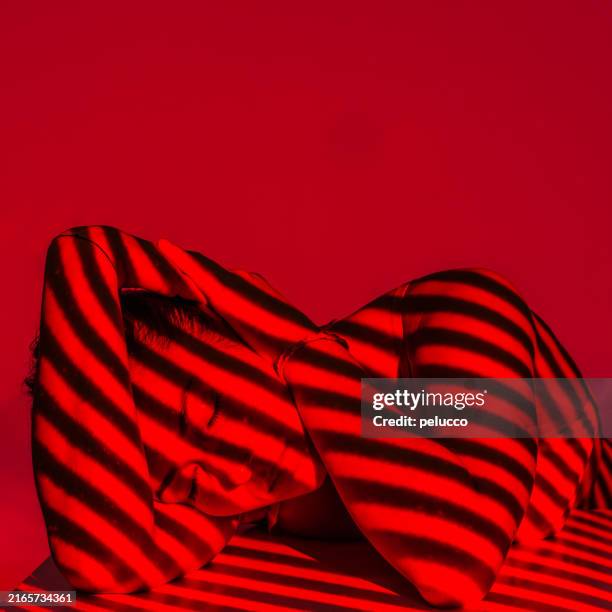 cuerpo de arte - iluminación gobo fotografías e imágenes de stock