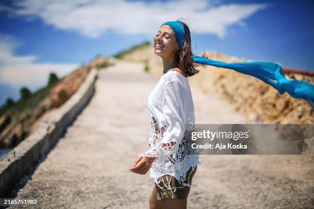 sea breeze bliss. - lenço na cabeça enfeites para a cabeça imagens e fotografias de stock