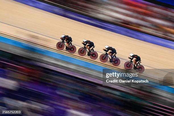 Ethan Hayter, Oliver Wood, Charlie Tanfield, Ethan Vernon of Great Britain in action during the Men's Team Pursuit Finals on day twelve of the...