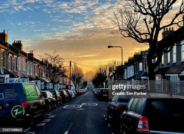 dawn on an urban road - walthamstow stock pictures, royalty-free photos & images