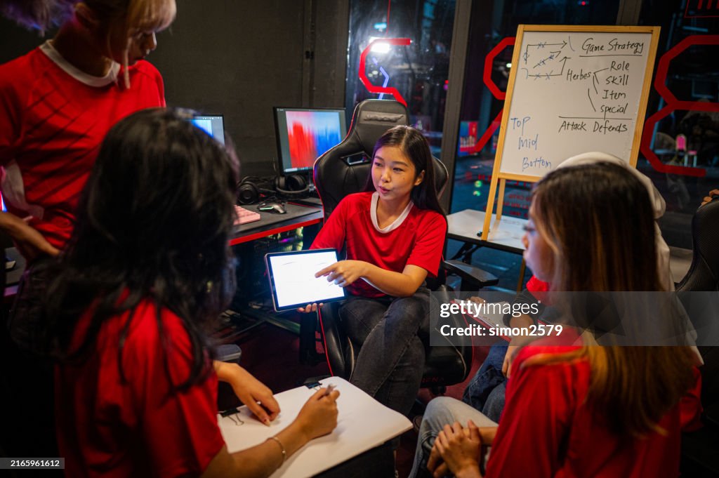 Leadership in Action: Chinese Captain Briefs Diverse Pro-Gamer Squad