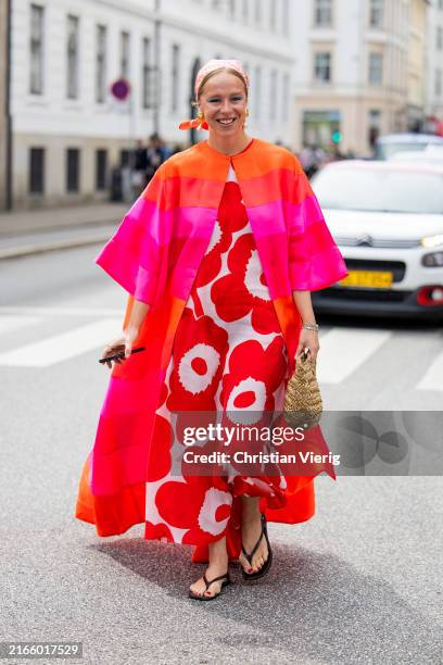 73,216 Pink And Red Dress Stock Photos, High-Res Pictures, and Images - Getty Images 73,216 Pink And Red Dress Stock Photos, High-Res Pictures, and Images - Getty Images