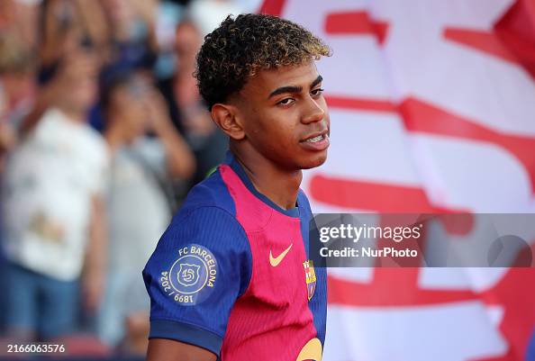 Lamine Yamal is presenting the 2024-25 FC Barcelona squad at the Luis