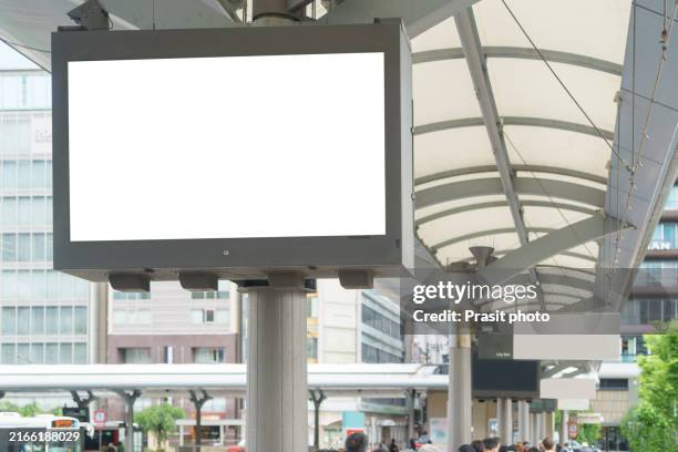 blank digital display at bus terminal - bus stop mockup stock pictures, royalty-free photos & images