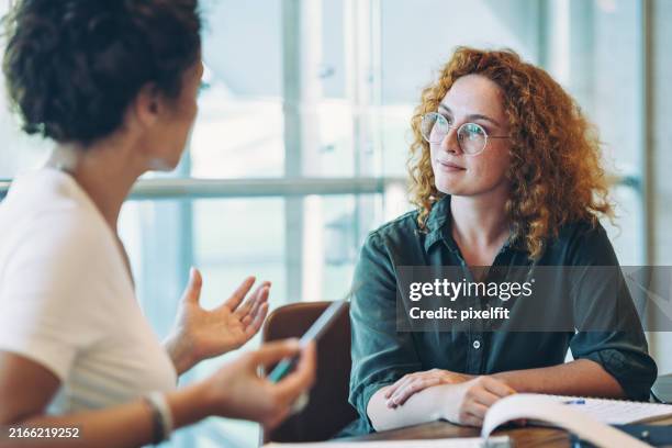 young businesswoman listening to her manager - kommunikationssätt bildbanksfoton och bilder