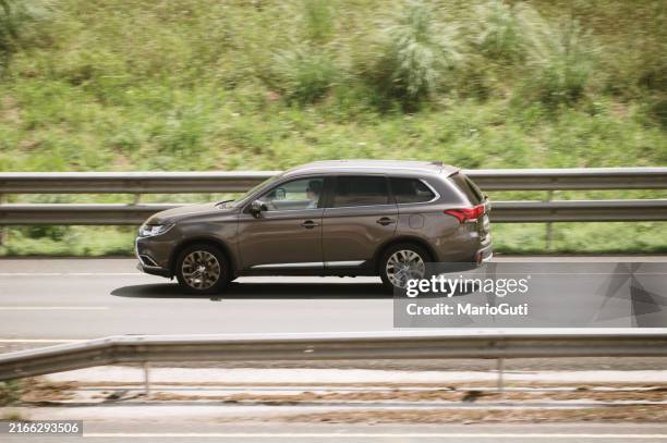 mitsubishi outlander - mitsubishi outlander sport stock pictures, royalty-free photos & images