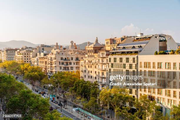 aerial view of passeig de gracia avenue and barcelona downtown on a sunny day, catalonia, spain - europäische kultur stock-fotos und bilder