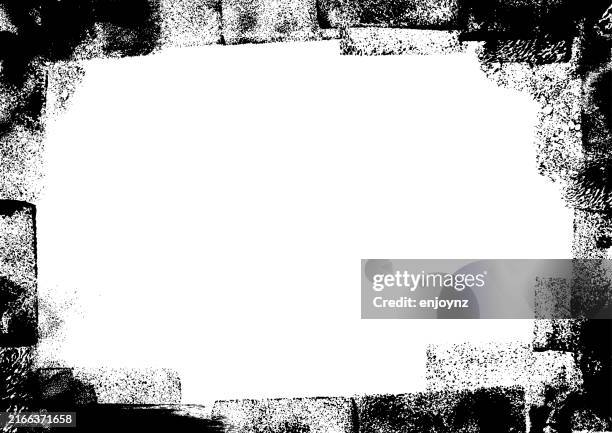 schwarze grunge-schwammtexturen und unordentlicher lackrahmen - kunstdruck stock-grafiken, -clipart, -cartoons und -symbole