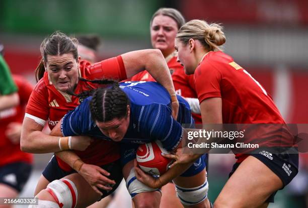 Cork , Ireland - 17 August 2024; Hannah O'Connor of Leinster in action against Jane Clohessy, left, and Aoife Corey of Munster during the Vodafone...