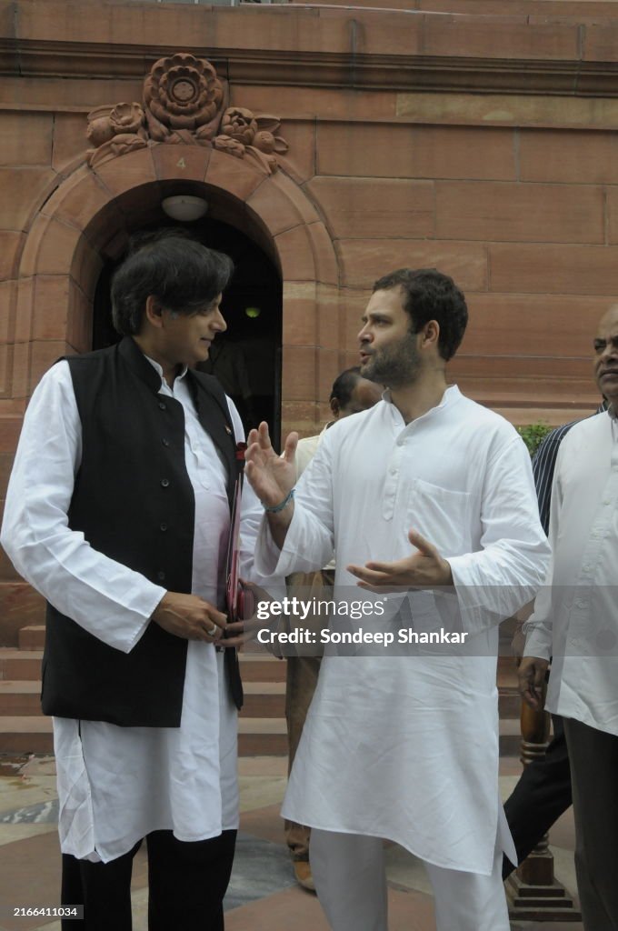 Congress Leaders Rahul Gandhi with Shashi Tharoor
