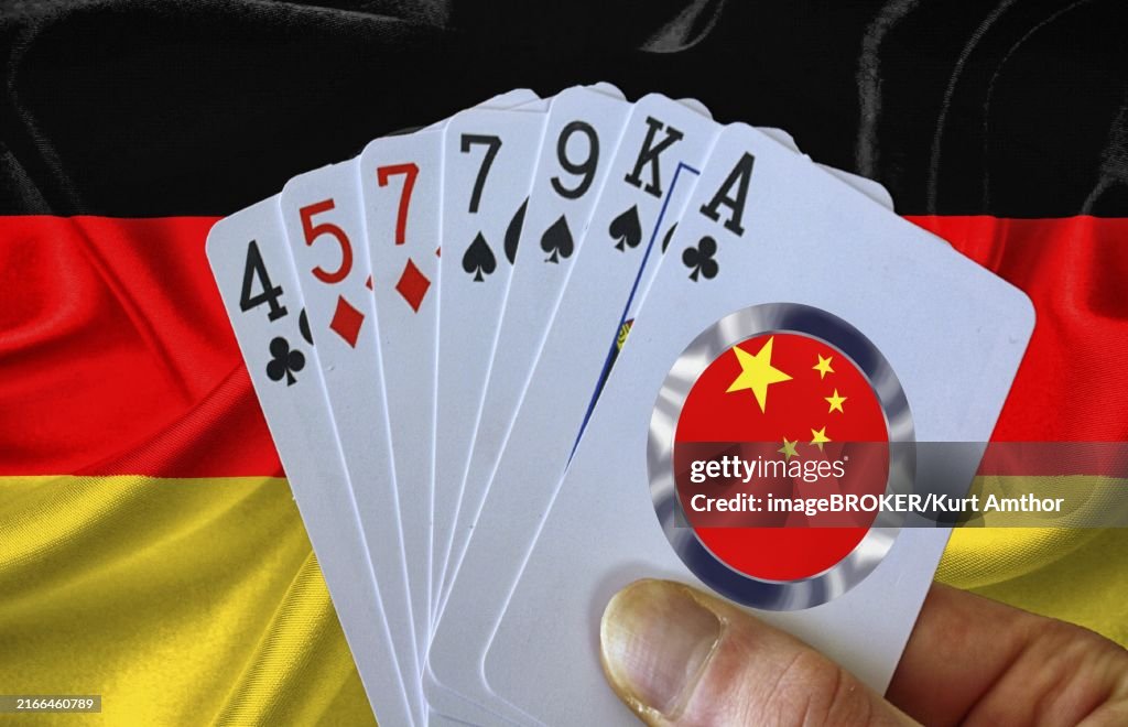 Symbolic image, bad cards, China, Germany, EU, European Union, Port of Hamburg, Port International, economic relations, protectionism, surveillance, social spider web, trade dispute, punitive tariffs, economic war, international markets, East-West conflic