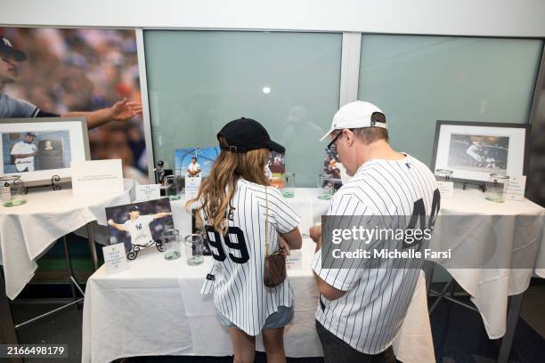 Yankee Raffle 59 Taylor Hooton Photos & High Res Pictures - Getty Images