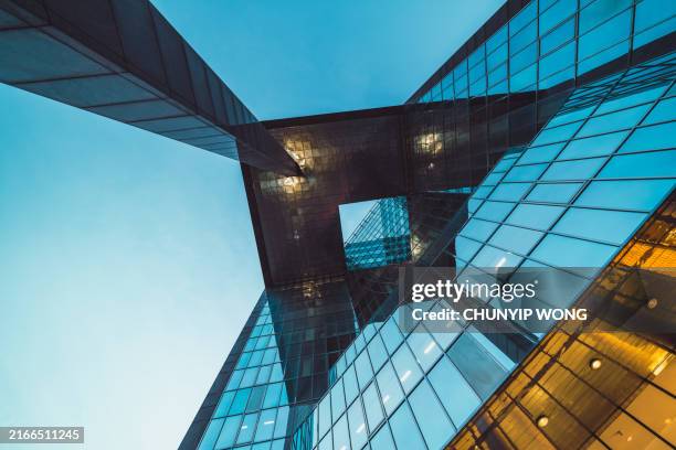 modern office building detail, london - margem do rio imagens e fotografias de stock