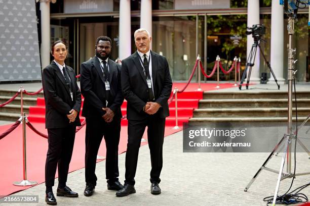 portrait du personnel de sécurité lors d’un événement médiatique - agent de sécurité photos et images de collection