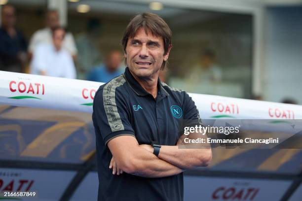 Antonio Conte head coach of Napoli SSC looks on during the Serie A match between Hellas Verona and Napoli at Stadio Marcantonio Bentegodi on August...