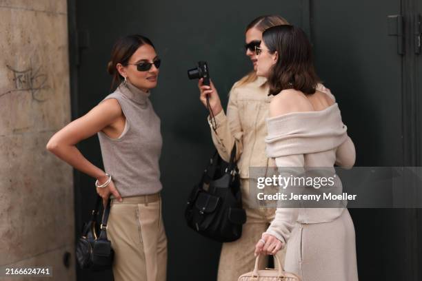 Anna Winter is seen wearing sunglasses with a fine black frame from Ray Ban, silver hoop earrings, a beige knitted tank top with turtleneck, two-tone...