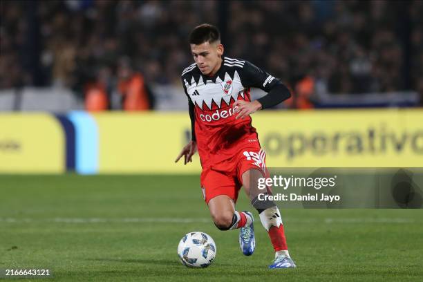 Claudio Echeverri of River Plate plays the ball during a Liga Profesional 2024 match between Gimnasia and River Plate at Juan Carmelo Zerillo Stadium...