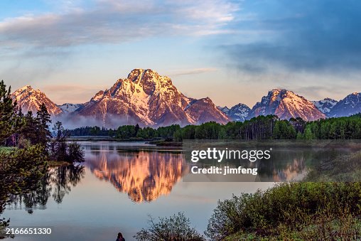 Grand Teton Mountains von Oxbow Bend am Snake River bei Sonnenaufgang. Grand Teton Nationalpark, Wyoming, USA Grand Teton Mountains von Oxbow Bend am Snake River bei Sonnenaufgang. Grand Teton Nationalpark, Wyoming, USA