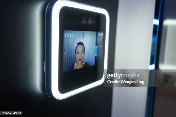 face recognition smart lock - säkerhetsutrusning bildbanksfoton och bilder