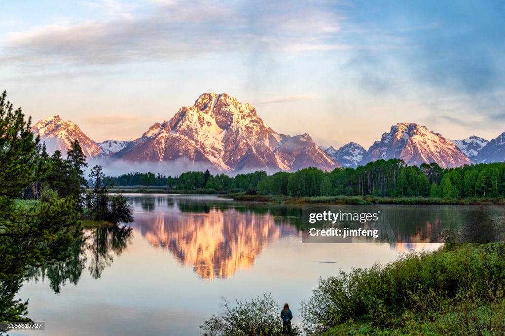 Grand Teton Mountains from Oxbow Bend on the Snake River at sunrise. Grand Teton National Park, Wyoming, USA
