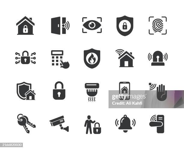 illustrations, cliparts, dessins animés et icônes de icônes solides de sécurité à domicile. contenant une alarme, une caméra de sécurité, un gardiennage, une collection d’icônes solides de système de sécurité. illustration vectorielle. pour la conception de sites web, de logos, d’applications, - picto porte