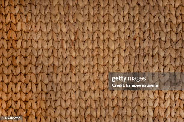 woven natural texture - mimbre fotografías e imágenes de stock