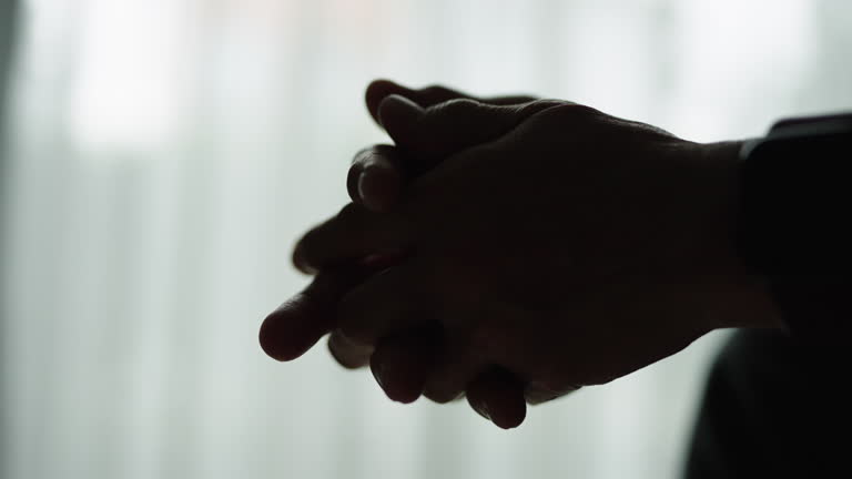 https://media.gettyimages.com/id/2166831194/video/hand-of-depression.jpg?b=1&s=640x640&k=20&c=N963_zlbsuNiuYt3dhQ7RYbOizURW9wDjRzGTR_XghM=