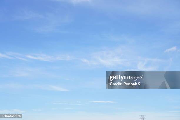 white cloud in blue sky nature background - el cielo fotografías e imágenes de stock