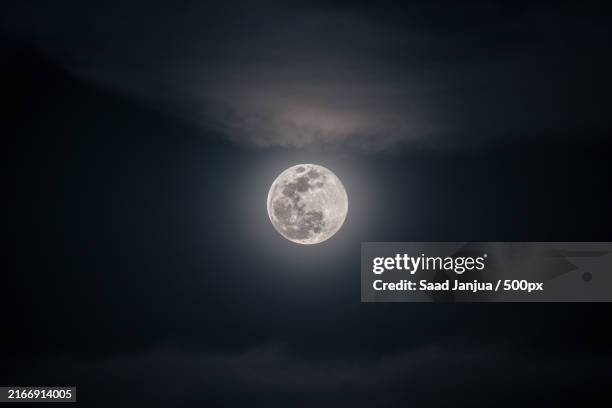low angle view of moon in sky - luar imagens e fotografias de stock