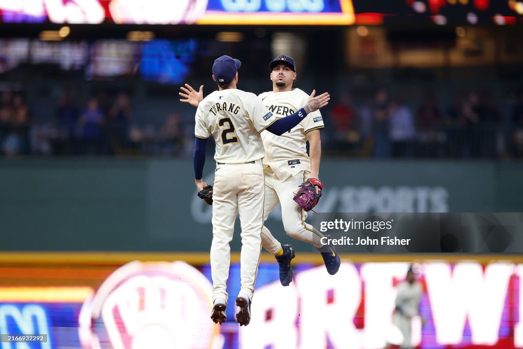 Los Angeles Dodgers v Milwaukee Brewers