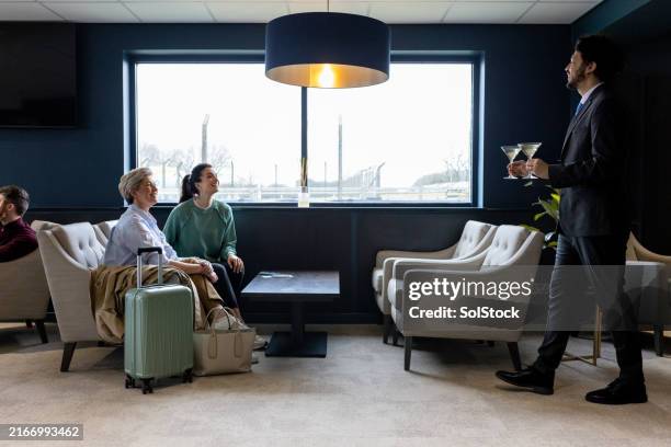 cocktails in vip airport lounge - airport lounge luxury stock pictures, royalty-free photos & images