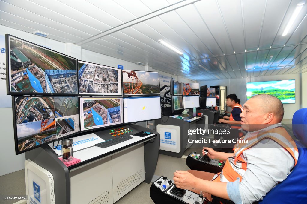 China Wuhan Remote Crane Operators