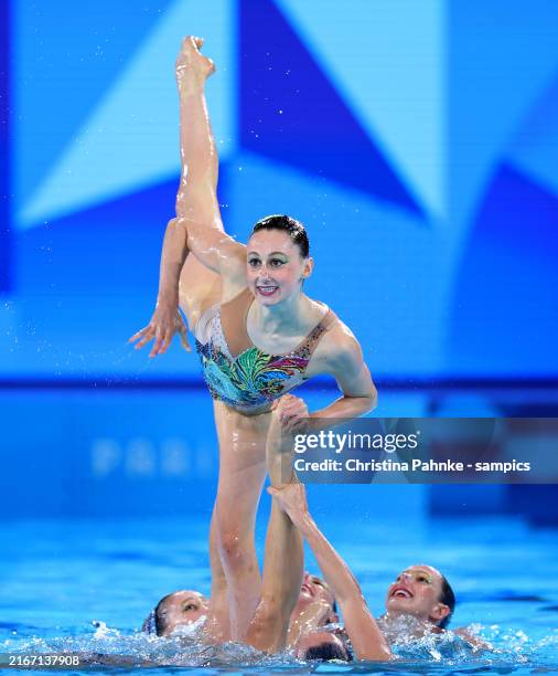 Acrobats Routine 137 Enrica Piccoli Photos & High Res Pictures - Getty Images