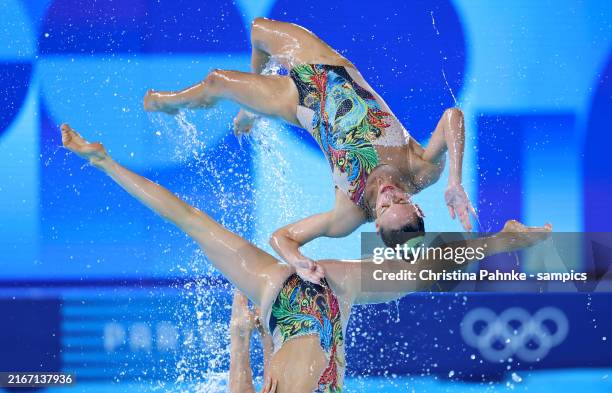 Acrobats Routine 137 Enrica Piccoli Photos & High Res Pictures - Getty Images
