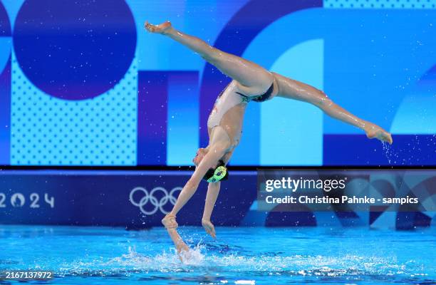Acrobats Routine 137 Enrica Piccoli Photos & High Res Pictures - Getty Images