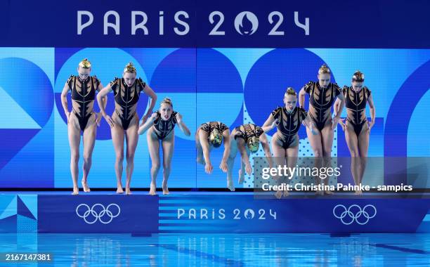 Acrobats Routine 106 Marina Garcia Polo Photos & High Res Pictures - Getty Images