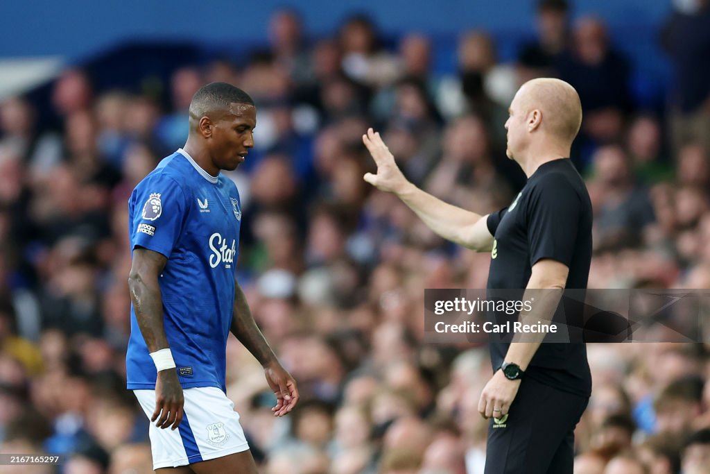 Everton FC v Brighton & Hove Albion FC - Premier League