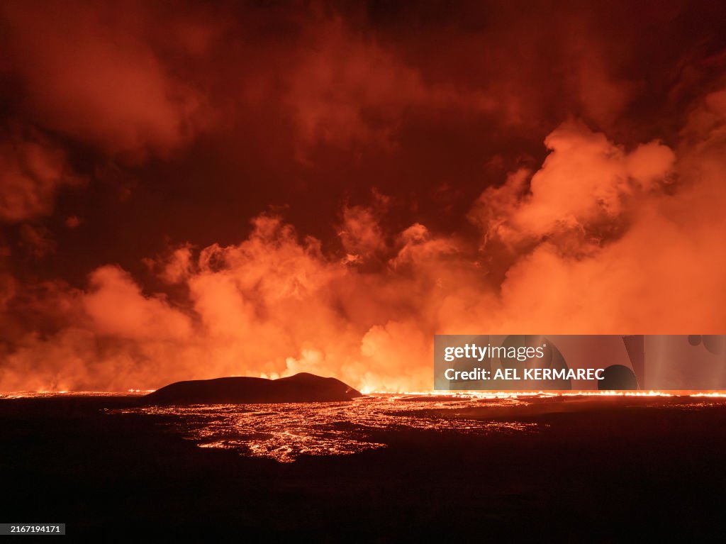 TOPSHOT-ICELAND-VOLCANO