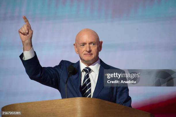 Senator Mark 1,346 Senator Mark Kelly Stock Photos, High-Res Pictures, and Images ...