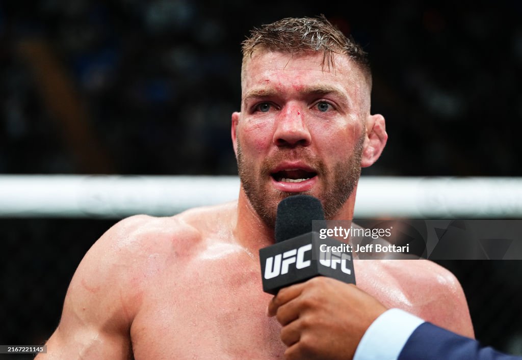 UFC 305: Du Plessis v Adesanya