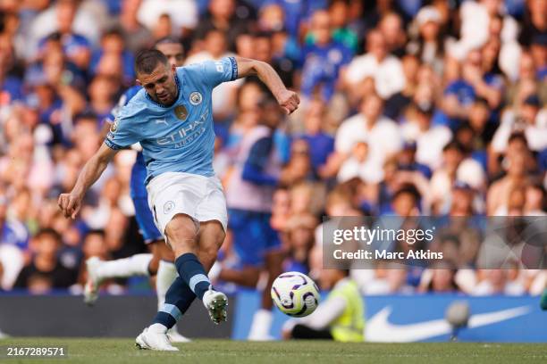 Mateo Kovacic of Manchester City scores the second goal during the Premier League match between Chelsea FC and Manchester City FC at Stamford Bridge...