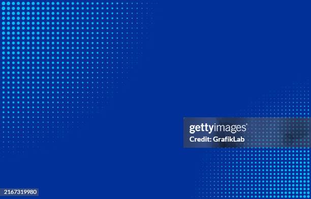 abstrakter blauer halbtonhintergrund mit verlaufspunktmuster - punktetafel stock-grafiken, -clipart, -cartoons und -symbole