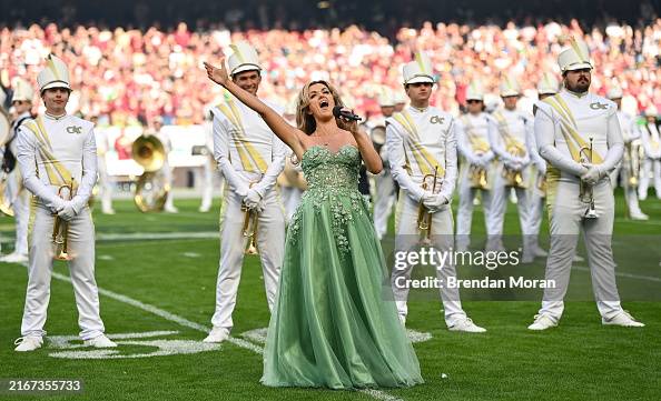 Dublin Ireland 24 August 2024 Singer Claudia Boyle Sings Amhr n dublin-ireland-24-august-2024-singer-claudia-boyle-sings-amhr-n