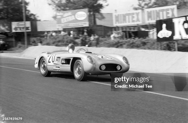 Pierre Levegh / John Fitch, Daimler Benz AG, Mercedes Benz 300 SLR during the 24 Hours of Le Mans at Circuit de la Sarthe on June 12, 1955 in Circuit...