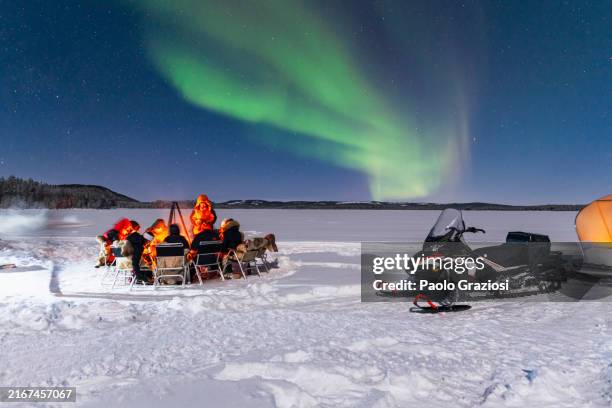 cenar en un lago congelado, suecia - suecia fotografías e imágenes de stock