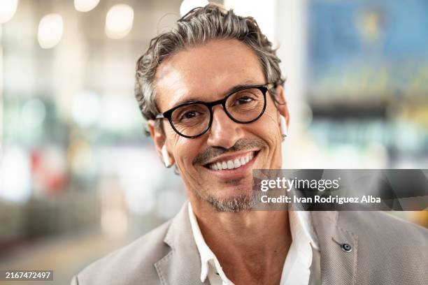 14 726 Bel Homme 50 Ans Stock Photos High Res Pictures And Images 14-726-bel-homme-50-ans-stock-photos-high-res-pictures-and-images