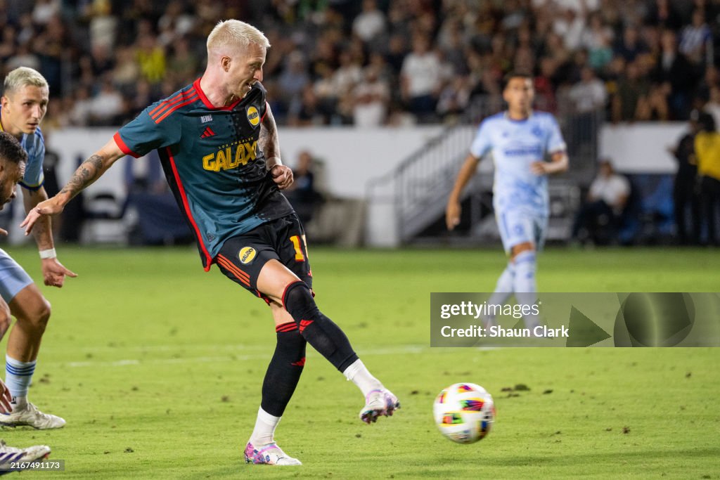 Marco Rois Marco Reus of Los Angeles Galaxy scores a goal during the game... News ...
