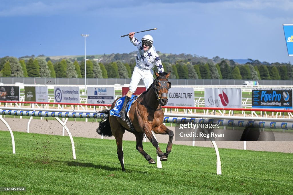Ecycle Solutions Grand National Steeplechase