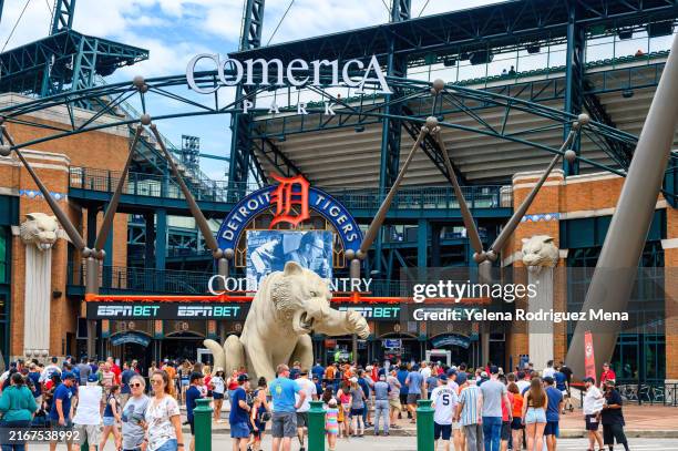 fans entering baseball stadium - tiger stadium detroit stock pictures, royalty-free photos & images